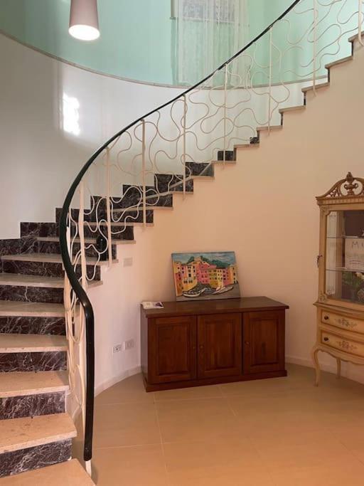Ocean View Villa With Fast Wi-Fi And Elevator To Town Леванто Екстериор снимка